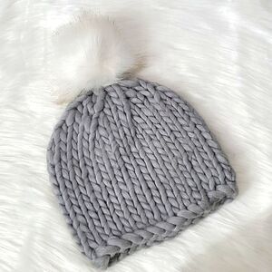 Massini Stormy Grey Chunky Loose Knit Beanie Toboggan Faux Fur PomPom